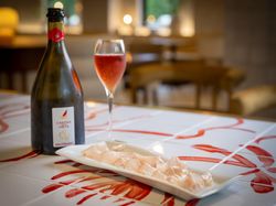 世界最高峰の生ハムスライサーでカットされた生ハムは絶品です