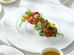 本部町産本鮪 セーイカ 久米島産車海老のアンサンブル キャビアとイクラ添え