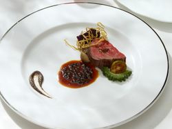 沖縄県産牛フィレ肉のロースト トリュフソース