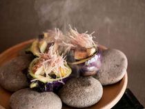 ゲストの皆様に喜んでいただくために、たとえ非効率でも美味しさとワクワクのあるお料理だけを