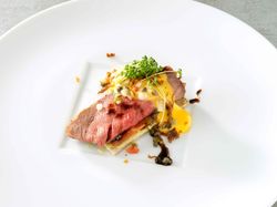 国産牛のスモーブロー