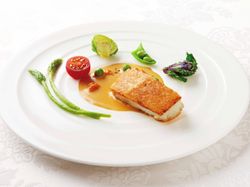 旬魚の鱗焼き あおさ海苔と生姜の香るソースと共に