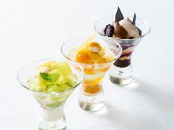 季節の厳選 フルーツパフェ