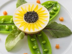 オードブル:海の幸のジュレ ~ひまわり~ ※パリ市長賞金賞の受賞作品