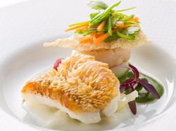 甘鯛のうろこ焼きと手長海老 西京味噌の軽いソースで