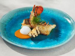 厳選鮮魚のポワレ オマール海老のグリル アメリケーヌソース ハーブの香り