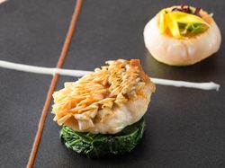 甘鯛のうろこ焼きと手長海老西京味噌ソース