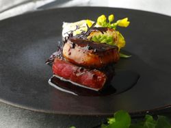 黒毛和牛フィレとフォアグラのロッシーニスタイル