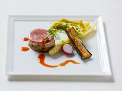 仔牛ロース肉のクレピネット タイム香るジュ
