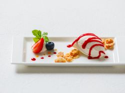 仔牛フィレ肉のロティ ナッツ香るクルート仕立て