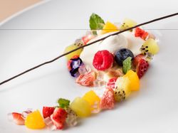 デザート:ヴァニラのブランマンジェとフルーツのジュレ GINZA SIXスタイル