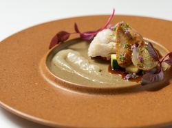 白身魚のポワレ ホウレン草とアサリのキッシュ添え