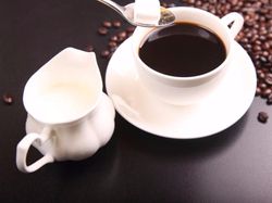淹れたてのコーヒー又は紅茶