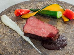 京都肉のロースト
林檎と京都千鳥酢 ガストリックソース