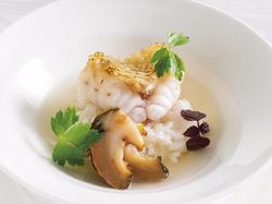 甘鯛の鱗焼きサザエのリゾット 日高昆布の旨味をナージュ仕立てに