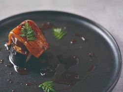 フォアグラと柔らかな穴子 有馬山椒のフォンドボーソース
