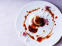 国産牛フィレ フォアグラのポワレ
トリュフソース ロッシーニスタイル