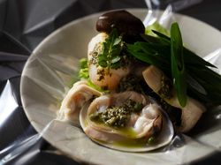 -魚料理-
寒鰆と京湯葉のパピヨット
木の芽と魚介のエッセンス