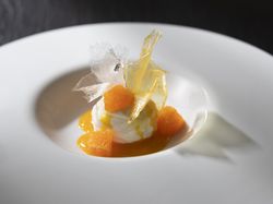 -デザート-
柚子とフロマージュ・ブランのムース
柑橘のベールに包まれて
