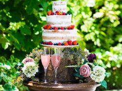 ゲストとシェアするウェディングケーキ