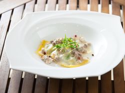 【パスタ】リコッタチーズとほうれん草のラビオリ
サルシッチャのラグーソース