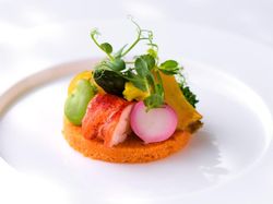 オマール海老のロースト クスクスと季節野菜のガルニ