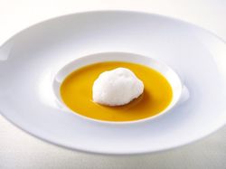 かぼちゃのヴルーテ 生クリームのエスプーマ