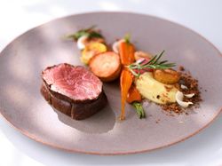 北海道産和牛フィレ肉のロースト 道南野菜を添えて