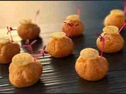 ホワイエにてウェルカムカナッペ