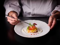 ■船内大型キッチンで丁寧に作る厳選コース■