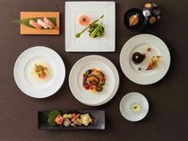 熱いものは熱いまま、冷たいものは冷たいまま、最適な温度とタイミングでゲストのもとにお届け