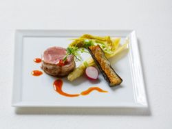 仔牛ロース肉のクレピネット タイム香るジュ