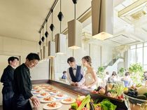 披露宴会場にオープンキッチンを完備