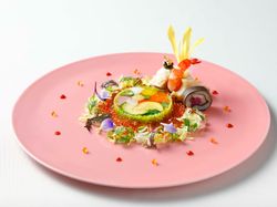 ~美食庭園~
彩野菜のテリーヌ 燻製真鯛の昆布巻き 鮑の柔らか蒸し
海老のカクテル 蒸し鶏とキャビア