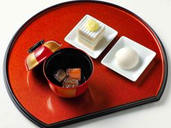 京都半兵衛麩の黒蜜和えとスーパーメロンショートケーキ
八丈島ジャージーミルクジェラートと共に