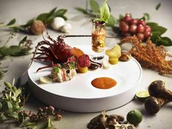 甘鯛のうろこ焼きオマール海老のベニエ