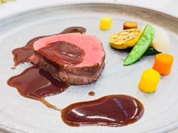 【肉料理】
国産牛フィレ肉の真空調理 川越野菜と秩父ワインのソース