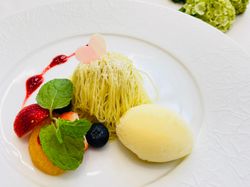 【デザート】
埼玉県産さつま芋の細絞りモンブラン リンゴのソルベを添えて