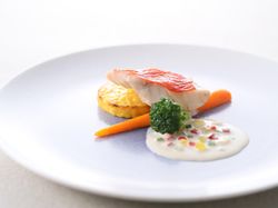 フレッシュ金目鯛のソテーブルノア野菜をゆず香るベルモットソースで