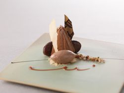 ロイヤルクラシック風モンブラン
アールグレイのアイスクリームとキャラメルソースのアクセントで