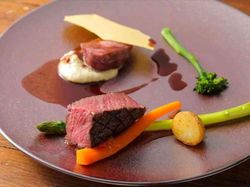 牛フィレ肉のグリエ ホワイトチェリバレーのロースト 春の訪れ