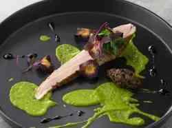 特選鴨胸肉の低温調理 九条ネギのピューレとポルチーニ茸の旨煮 濃厚な赤葡萄酒のソースを添えて