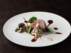 【Viande】国産牛フィレ肉のポワレ モリ―ユ茸とマッシュルームのフリカッセ ソースブルゴーニュ