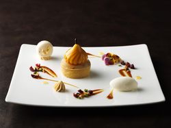 【Dessert】洋ナシとキャラメルのアンサンブル バニラアイスクリームを添えて