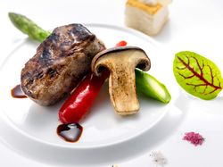 国産プレミアム牛フィレ肉のポワレ