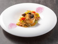 トリュフ香る鴨のコンフィ ヴォローヴァン仕立て