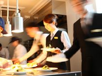 熱いものは熱いまま、冷たいものは冷たいまま、最適な温度とタイミングでゲストのもとにお届け