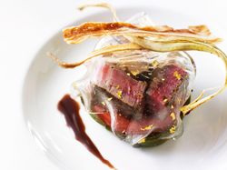 ヴェールを纏った牛フィレ肉のロースト