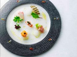 欧風御造里 オリーブオイルと色どり塩と醤油の泡