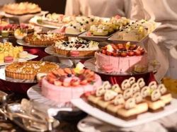 色鮮やかなデザートビュッフェ